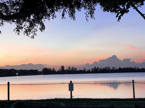 111 Lake Emerald Dr 308, Oakland Park FL 33309