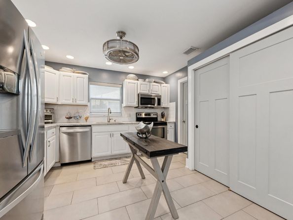 1056 SW 27th Avenue, Boynton Beach FL 33426