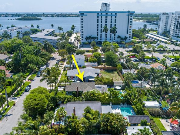 216 Lakeland Drive, West Palm Beach FL 33405