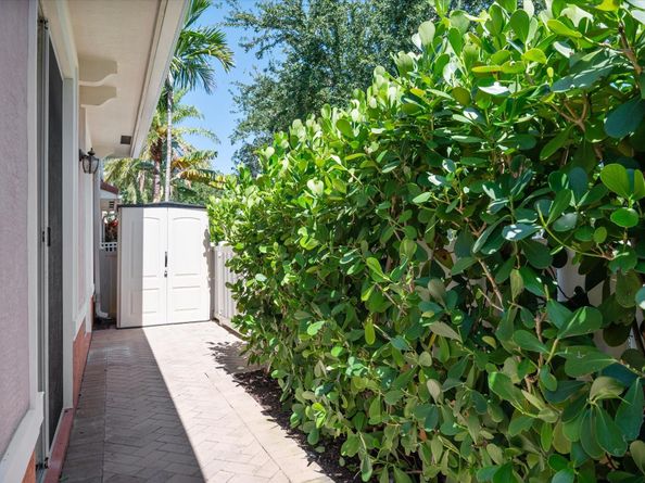 2325 SE 5th St, Pompano Beach FL 33062