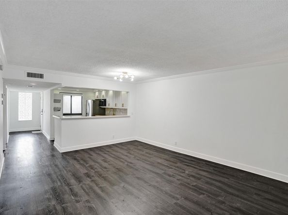 374 Lakeview Dr 203, Weston FL 33326