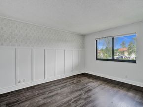 374 Lakeview Dr 203, Weston FL 33326