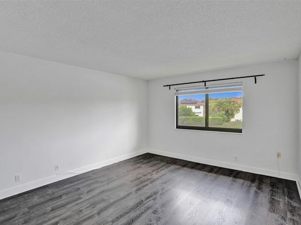 374 Lakeview Dr 203, Weston FL 33326