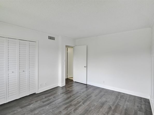 374 Lakeview Dr 203, Weston FL 33326
