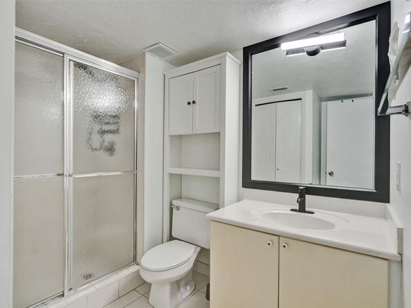 374 Lakeview Dr 203, Weston FL 33326