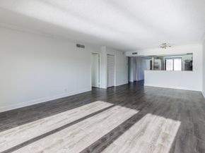 374 Lakeview Dr 203, Weston FL 33326