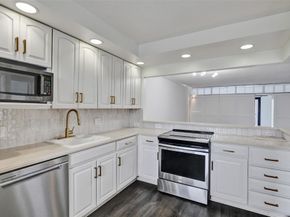 374 Lakeview Dr 203, Weston FL 33326