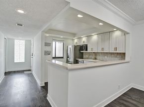 374 Lakeview Dr 203, Weston FL 33326