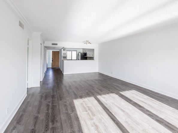 374 Lakeview Dr 203, Weston FL 33326
