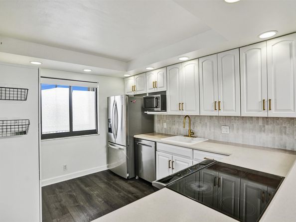 374 Lakeview Dr 203, Weston FL 33326