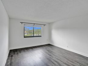 374 Lakeview Dr 203, Weston FL 33326