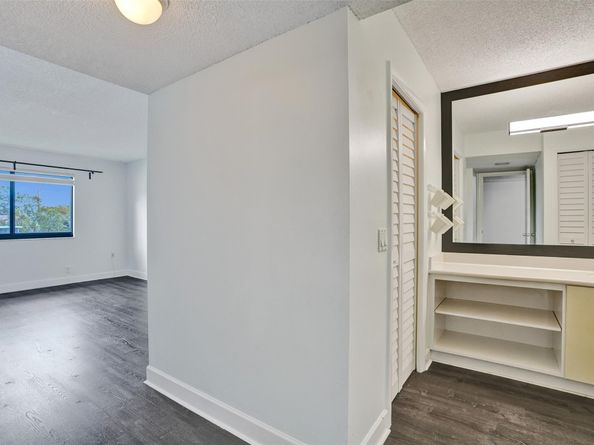 374 Lakeview Dr 203, Weston FL 33326
