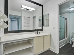 374 Lakeview Dr 203, Weston FL 33326