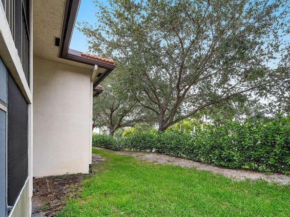 5200 E Club Circle 106, Boca Raton FL 33487