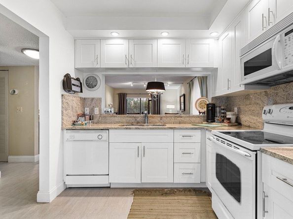 5200 E Club Circle 106, Boca Raton FL 33487