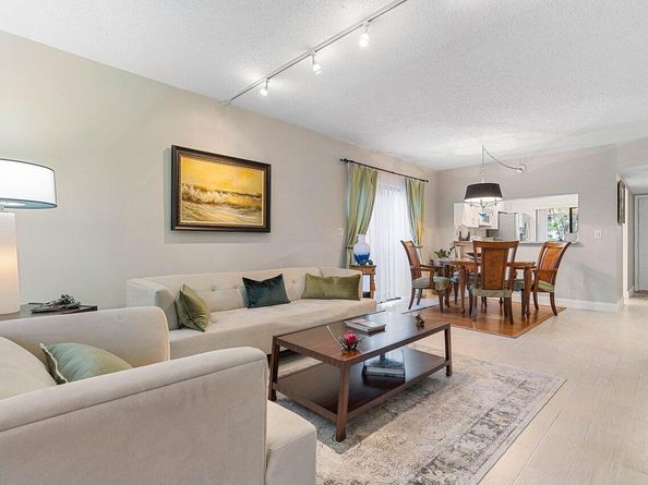 5200 E Club Circle 106, Boca Raton FL 33487