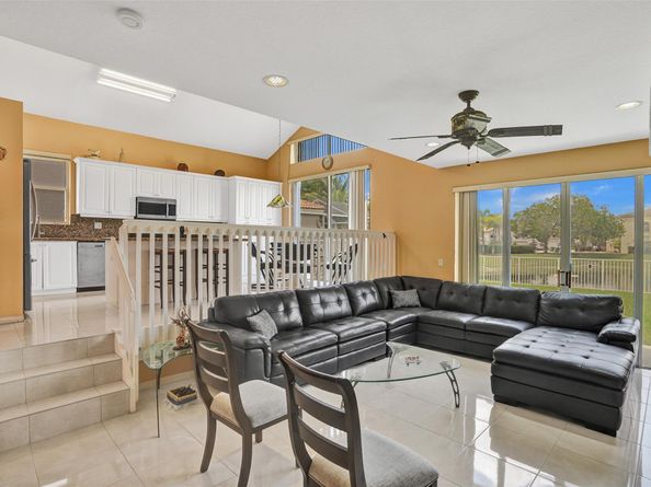 1581 NW 159th Ave, Pembroke Pines FL 33028