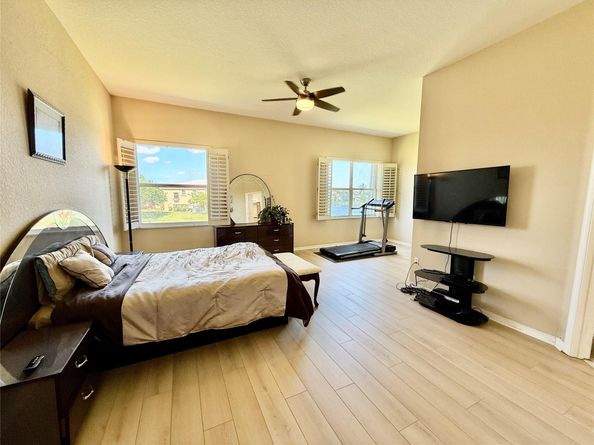 1581 NW 159th Ave, Pembroke Pines FL 33028