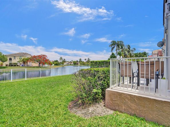 1581 NW 159th Ave, Pembroke Pines FL 33028