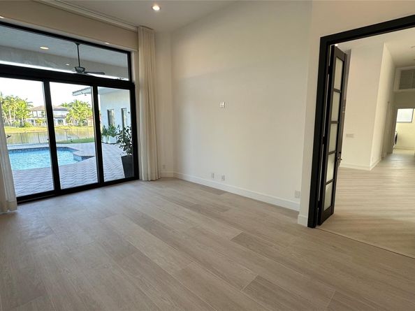 2550 Jardin Ter, Weston FL 33327