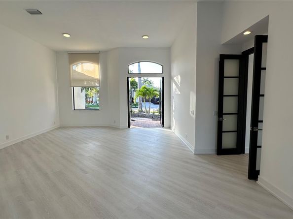 2550 Jardin Ter, Weston FL 33327