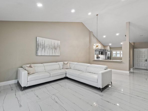6944 Briarlake Circle 203, Palm Beach Gardens FL 33418