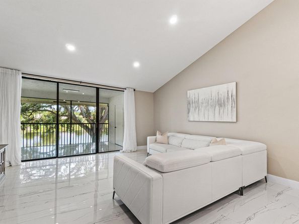 6944 Briarlake Circle 203, Palm Beach Gardens FL 33418