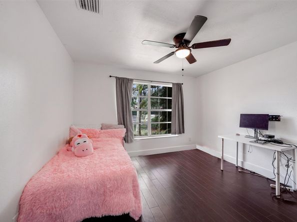 2687 Oak Park Cir, Davie FL 33328