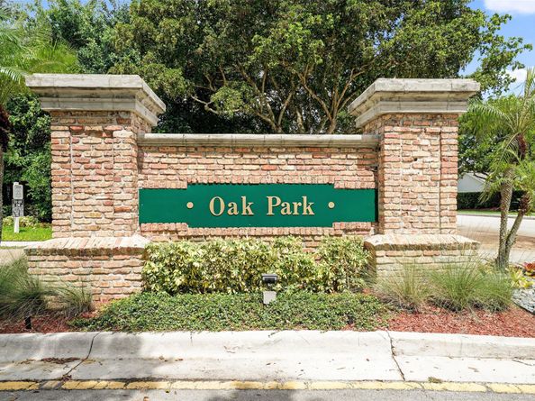2687 Oak Park Cir, Davie FL 33328