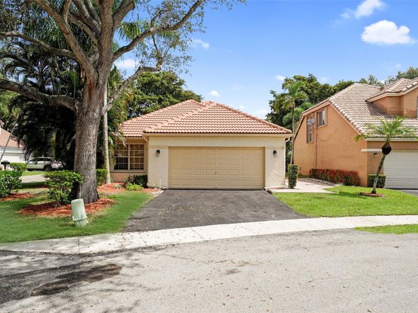 2687 Oak Park Cir, Davie FL 33328