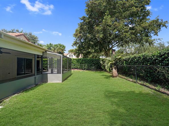 2687 Oak Park Cir, Davie FL 33328