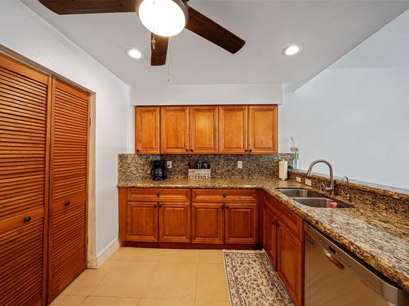 2687 Oak Park Cir, Davie FL 33328
