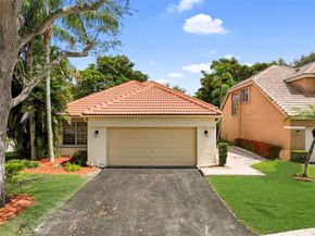 2687 Oak Park Cir, Davie FL 33328