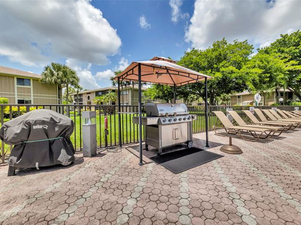 7466 Ashmont Cir 303, Tamarac FL 33321