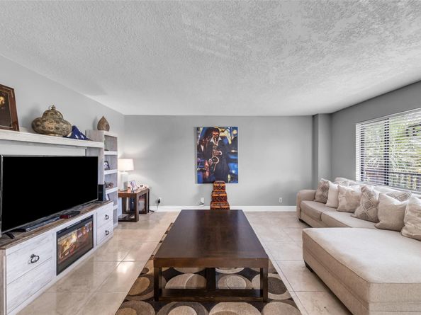 7466 Ashmont Cir 303, Tamarac FL 33321