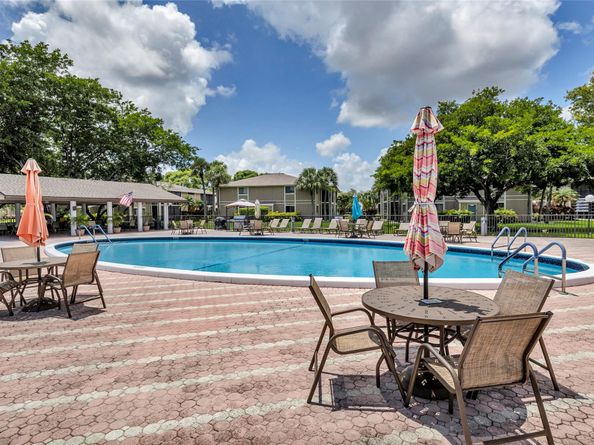 7466 Ashmont Cir 303, Tamarac FL 33321