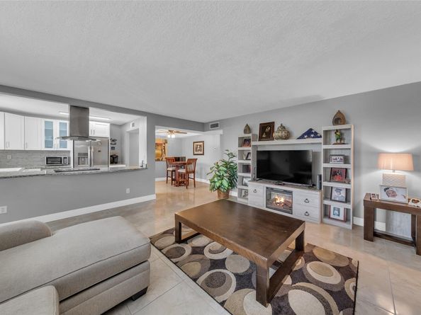 7466 Ashmont Cir 303, Tamarac FL 33321