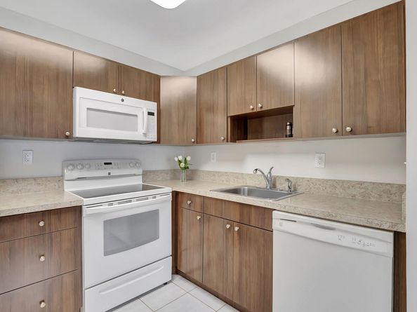 479 Burgundy J, Delray Beach FL 33484