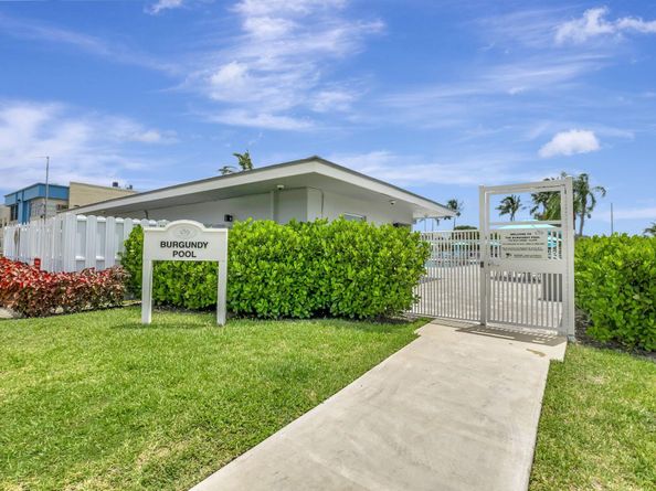 479 Burgundy J, Delray Beach FL 33484