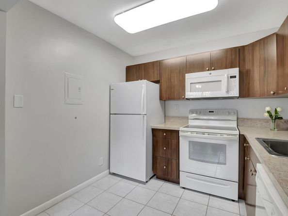 479 Burgundy J, Delray Beach FL 33484