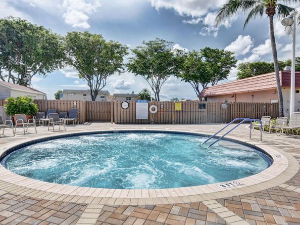 479 Burgundy J, Delray Beach FL 33484