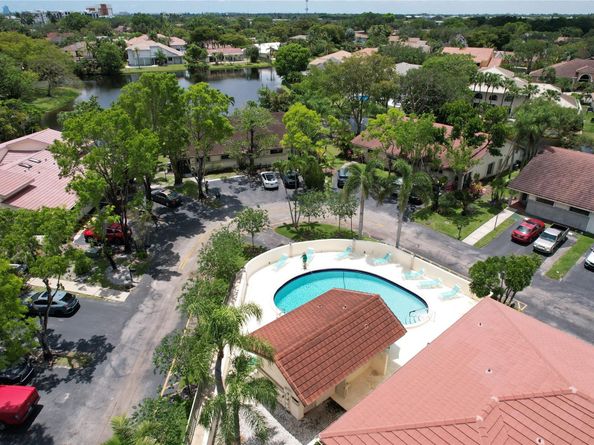 718 SW 88th Ter, Plantation FL 33324