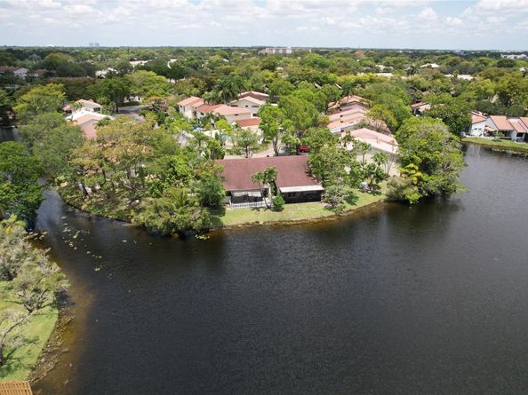 718 SW 88th Ter, Plantation FL 33324