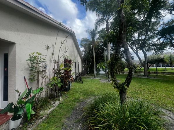 718 SW 88th Ter, Plantation FL 33324