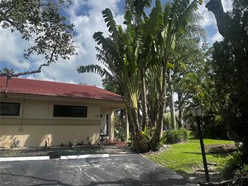 718 SW 88th Ter