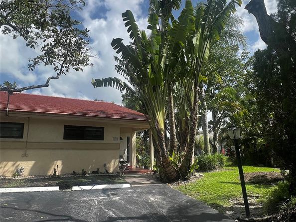 718 SW 88th Ter, Plantation FL 33324