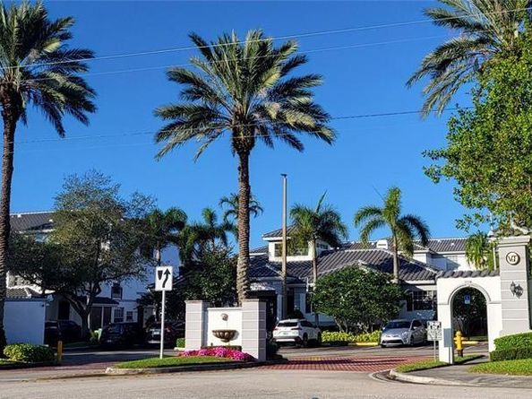 735 SW 148th Ave 1704, Davie FL 33325