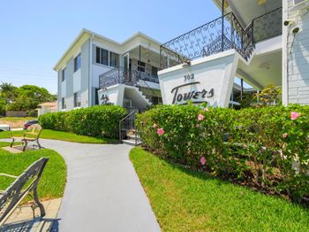 302 Lake Osborne Drive