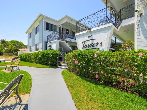 302 Lake Osborne Drive 4, Lake Worth Beach FL 33461