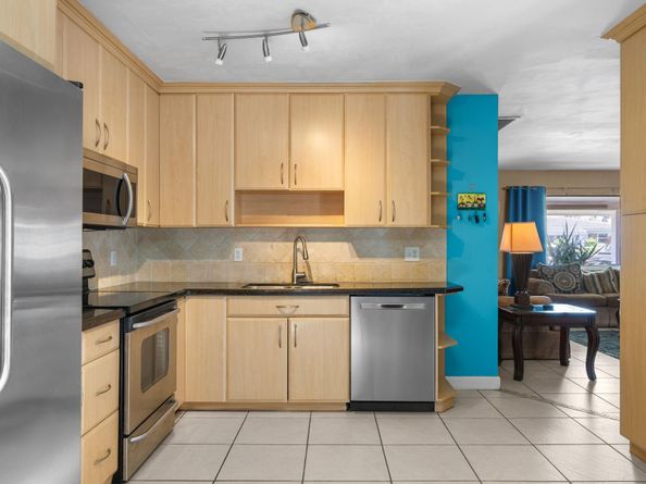 411 SE 2nd Ave, Pompano Beach FL 33060